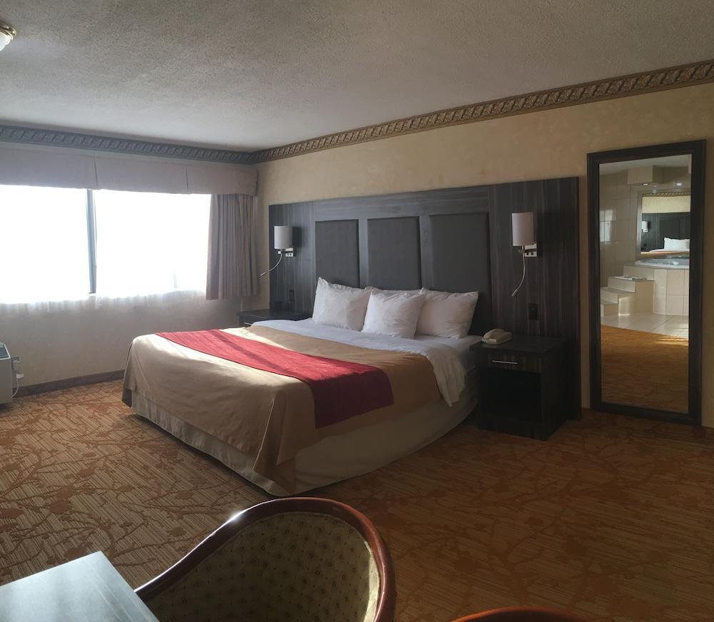 Comfort Inn Meadowvale Мисисага Екстериор снимка