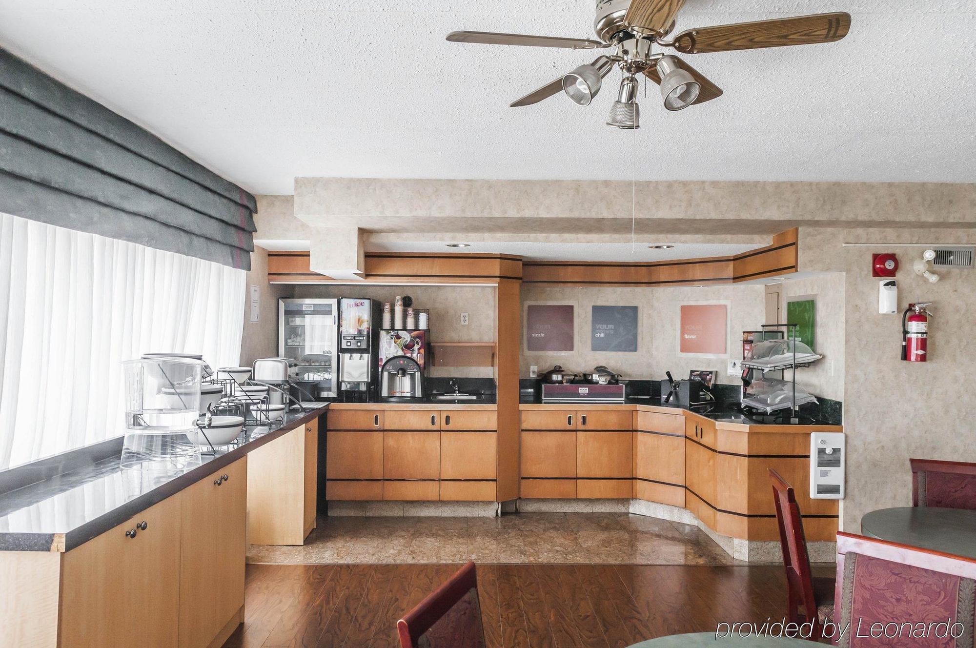 Comfort Inn Meadowvale Мисисага Екстериор снимка