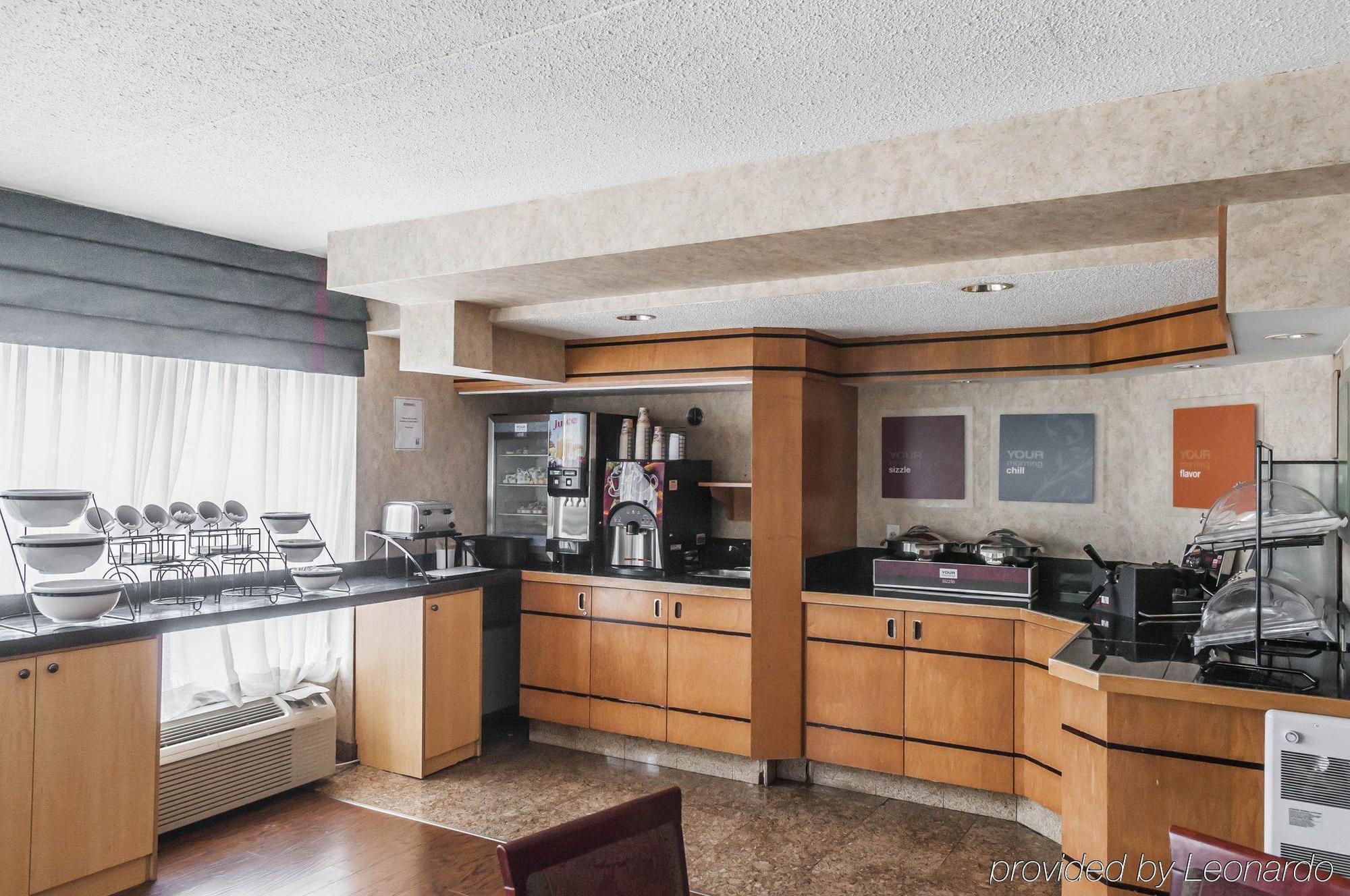 Comfort Inn Meadowvale Мисисага Екстериор снимка