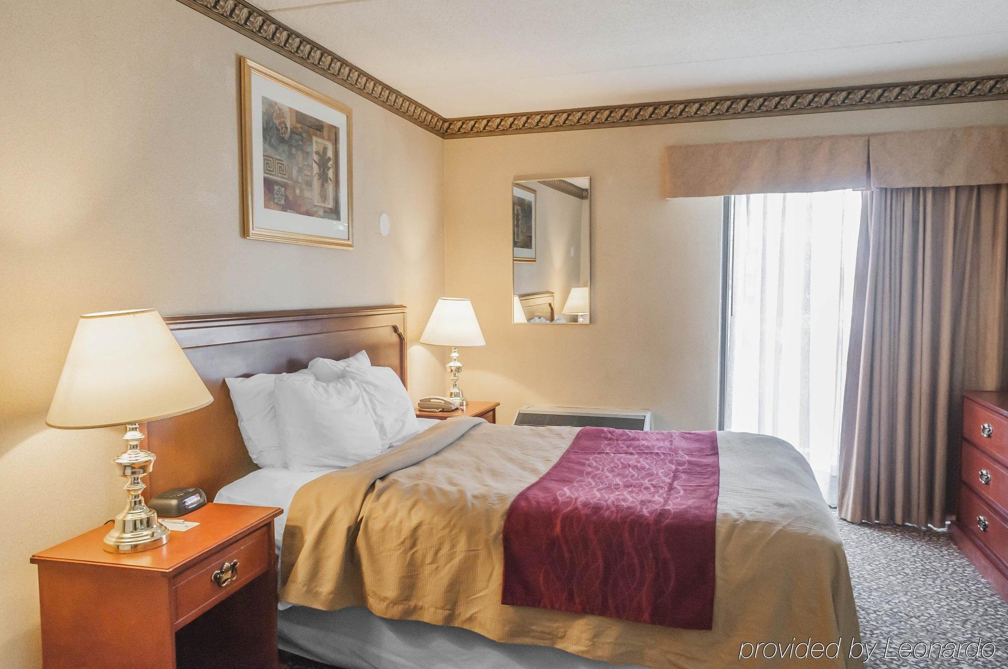 Comfort Inn Meadowvale Мисисага Екстериор снимка