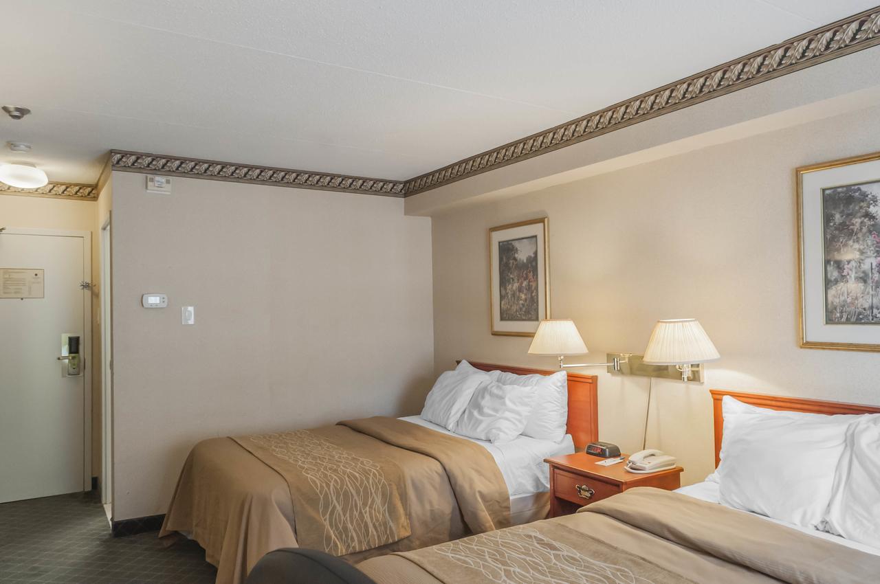 Comfort Inn Meadowvale Мисисага Екстериор снимка