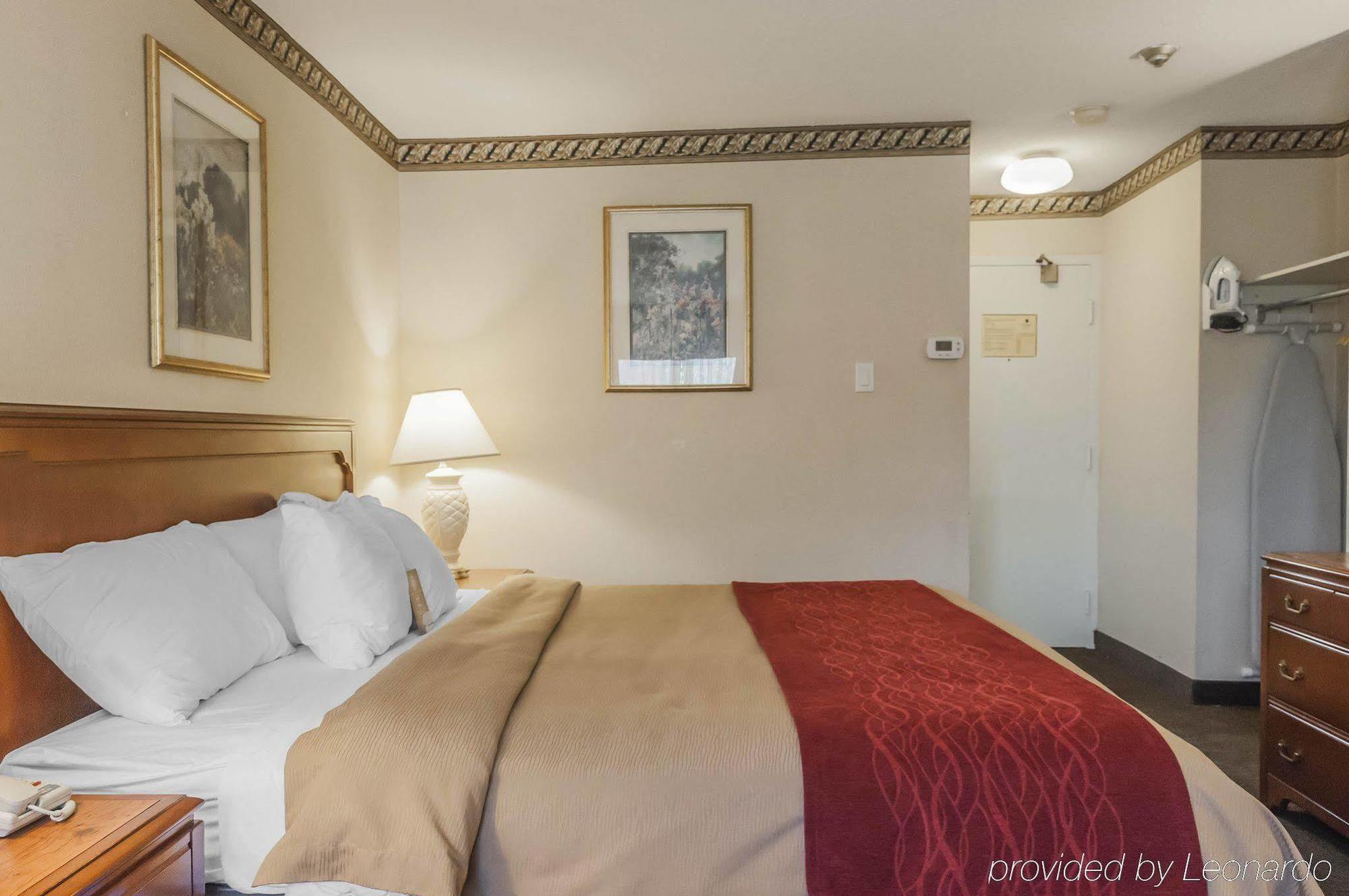 Comfort Inn Meadowvale Мисисага Екстериор снимка
