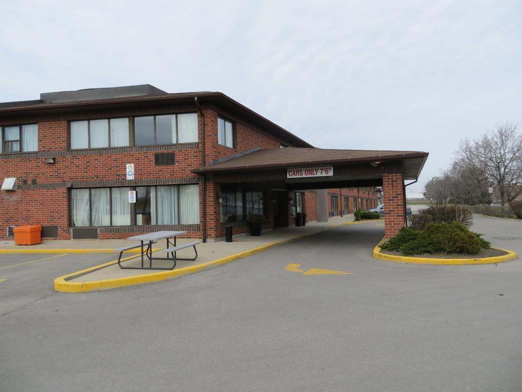 Comfort Inn Meadowvale Мисисага Екстериор снимка