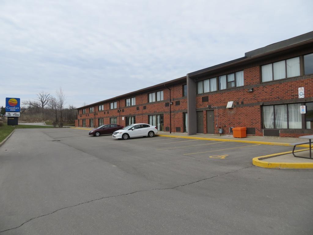 Comfort Inn Meadowvale Мисисага Екстериор снимка